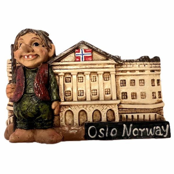 Hovedbilde Maget, Troll foran Slottet