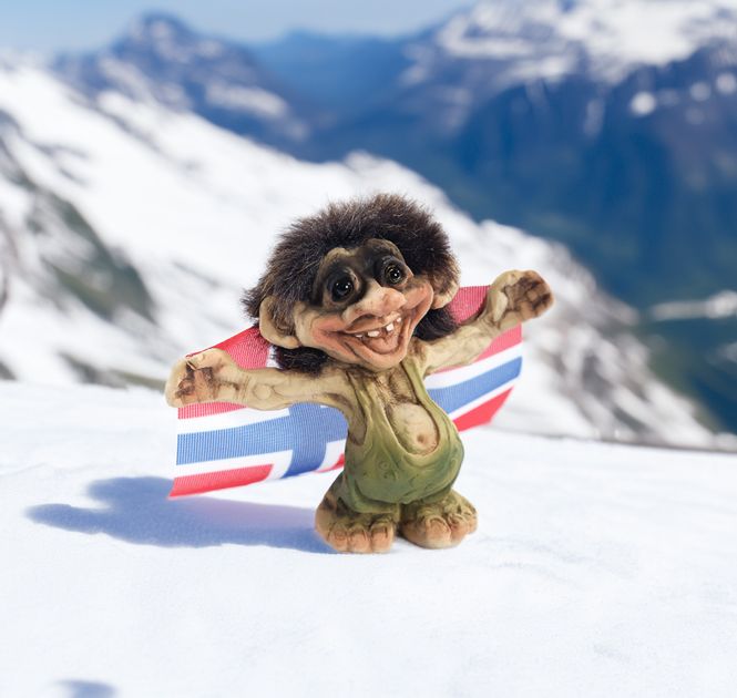 Hovedbilde Troll holder norsk flagg  (Troll nr. 017)