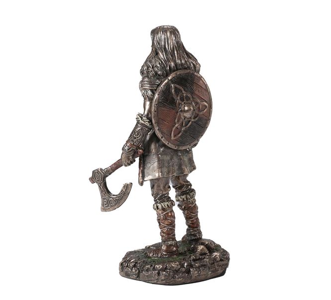 Hovedbilde Vikingdame med økser