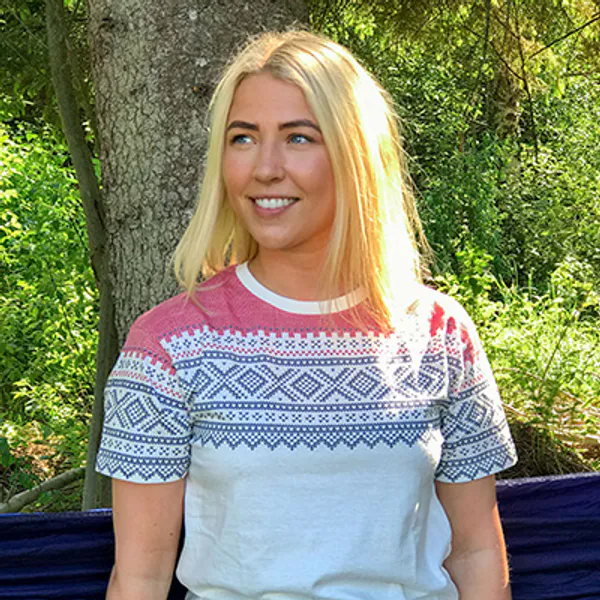 Sokker, t-skjorter, skjerf, skiferfat og mer med det ikoniske MARIUS® mønsteret!