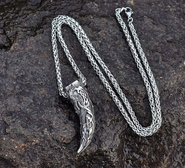 Hovedbilde Vikingsmykke, Horn med dragemønster